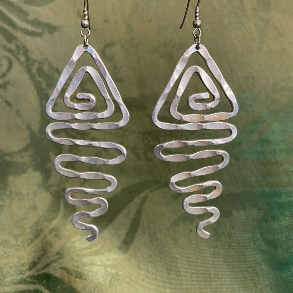 Vintage silver earrings circa 1985. Very lightweight and dangly.
